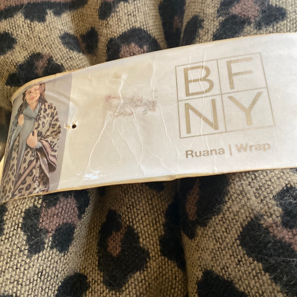 Beautiful Leopsrd Print Wrap New Without Tag